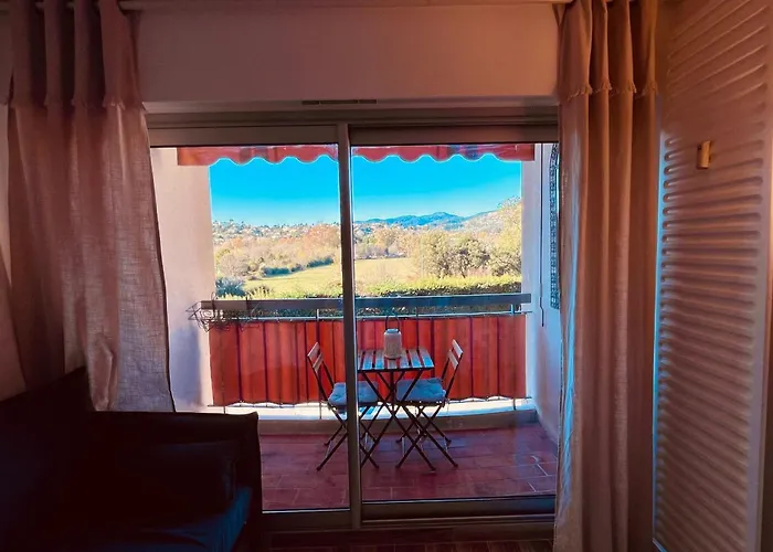 Apartment With Balcony And Pool In Mandelieu-la-Napoule